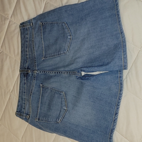 Bermuda Shorts - Picture 2 of 2